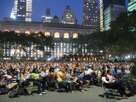 Bryant Park during a film viewing (Photo retrieved on 5.26.09 from http://www.bryantpark.org/park-management/press/062308-nys.php)